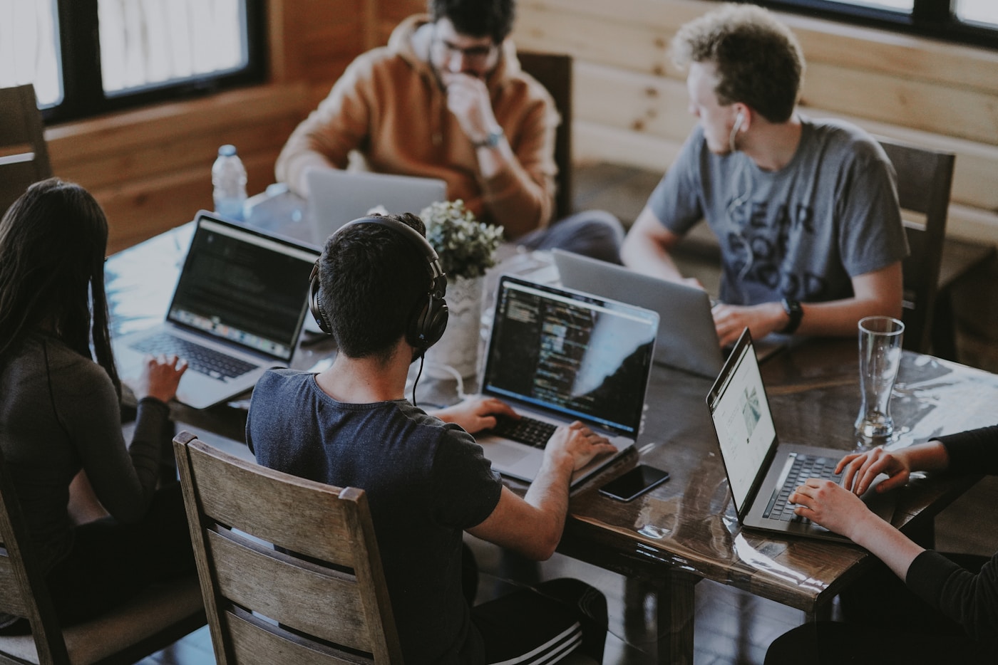 Two professionals practising AI prompt workflows side by side